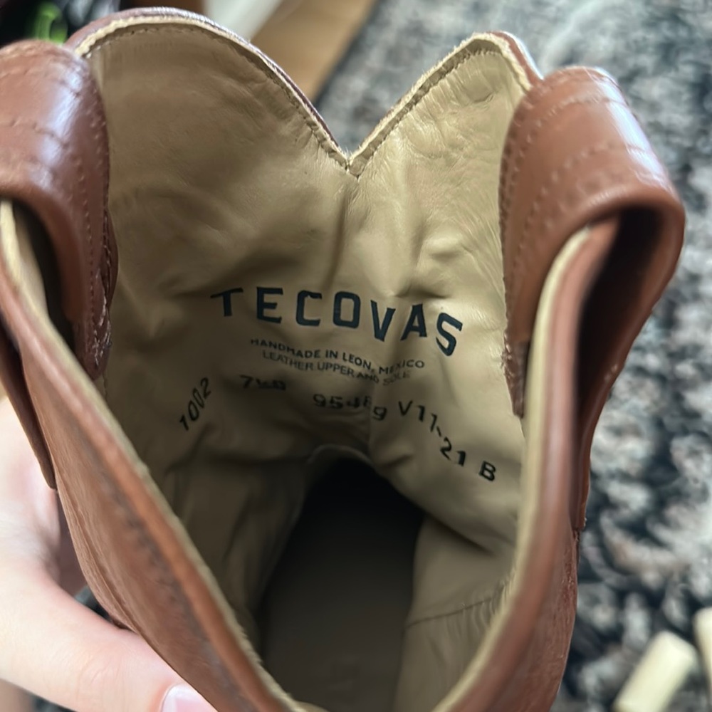 Tecovas worn only a few times. In great condition. 7.5 women’s.
